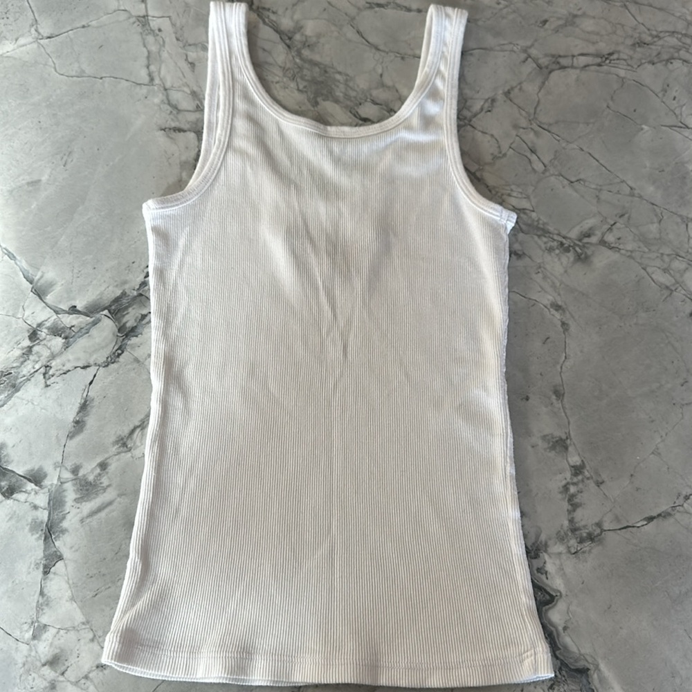 BRANDY MELVILLE-J. GALT EMBROIDERED MONARCH TANK - Picture 5 of 7